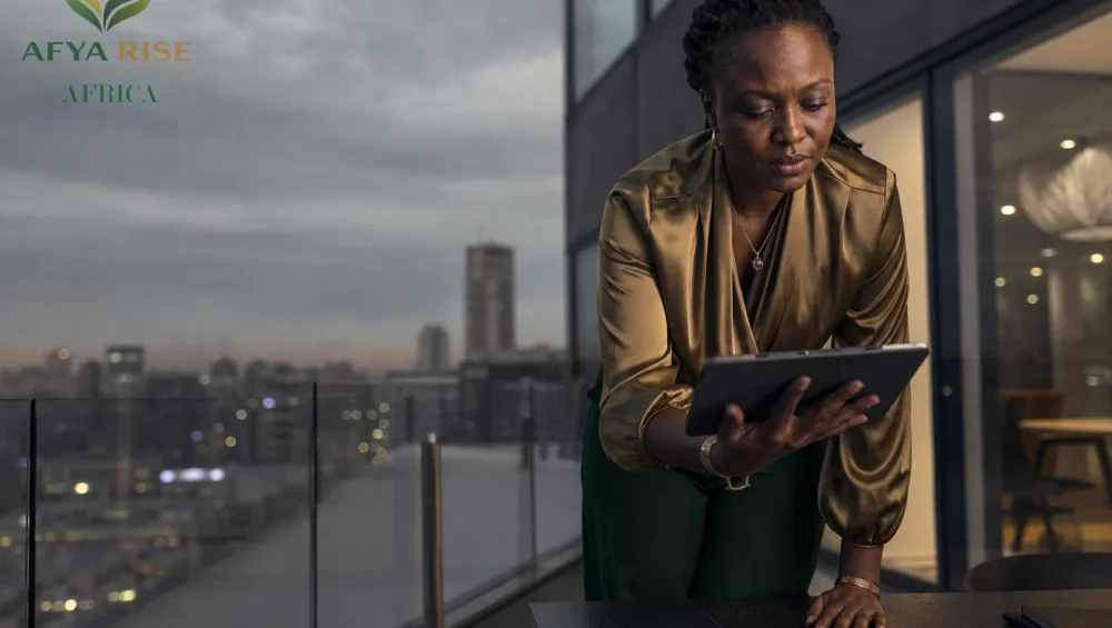 Femme fondatrice tech Afrique analysant des données IA sur une terrasse à Nairobi au crépuscule.
